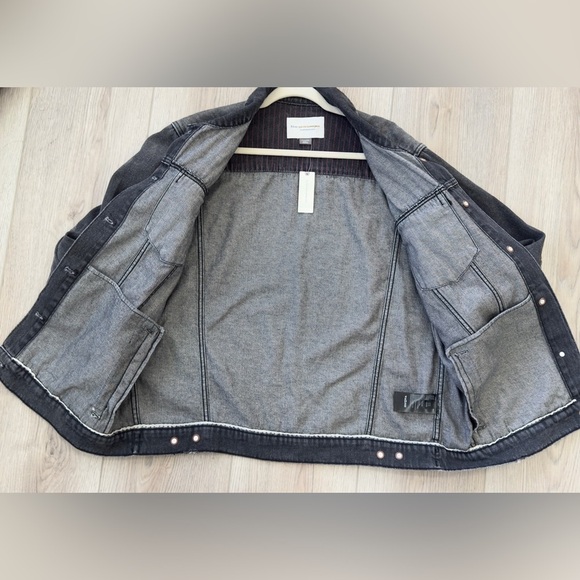 ANTHROPOLOGIE Man’s Gray Denim Jacket 🩶🙋‍♂️
*NEW WITH TAGS 🏷️ - Picture 7 of 11